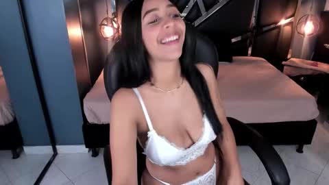 Esmeralda online show from March 4, 7:55 pm