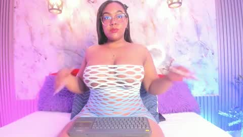 esmeralda online show from March 10, 9:34 am