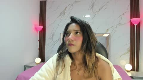 esperanzamora online show from April 18, 11:56 am