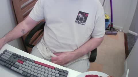 Morph online show from April 5, 8:39 pm