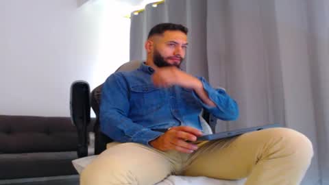 esteban online show from December 1, 1:31 pm