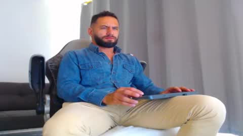 esteban online show from November 12, 4:42 pm