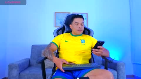 ESTEBAN online show from April 14, 12:30 pm