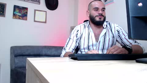 Esteban Fernandez online show from May 13, 10:36 am