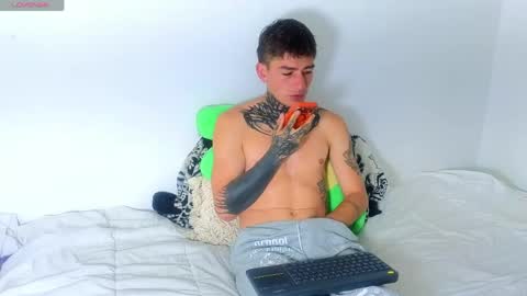 Esteban independent model online show from June 2, 12:07 pm