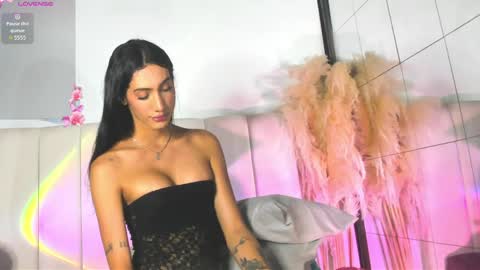 Estefa G online show from April 19, 2:45 am