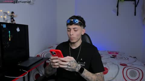 estivenvel online show from March 20, 9:31 pm