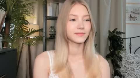 Snapshot of eternity_cuite chatting on September 10, 5:52 am Natalie online show from September 10, 5:52 am