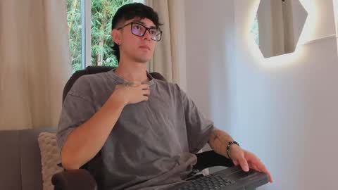 etham_wolf1 online show from April 11, 6:12 pm