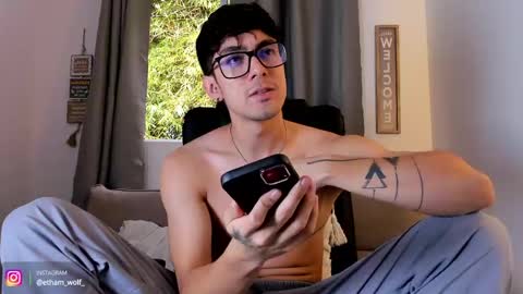 etham_wolf1 online show from June 4, 6:36 pm