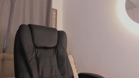 etham_wolf1 online show from April 14, 6:33 pm