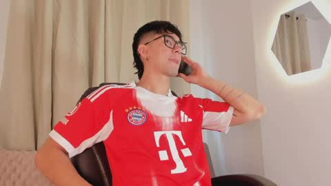 etham_wolf1 online show from April 7, 5:59 pm