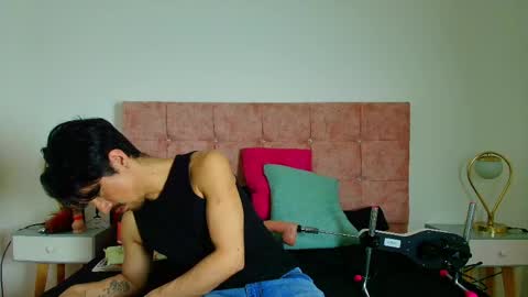 ethan  online show from May 7, 3:46 am