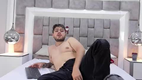 ethan_greys online show from November 26, 4:32 am