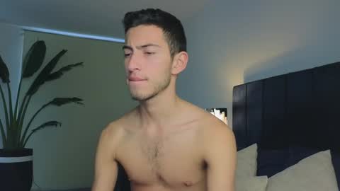 Snapshot of ethan_skiny_ chatting on December 7, 9:39 pm Joan online show from December 7, 9:39 pm