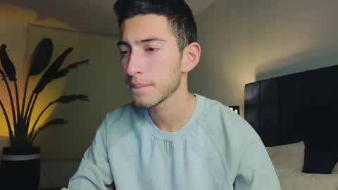 Snapshot of ethan_skiny_ chatting on December 8, 5:06 am Joan online show from December 8, 5:06 am