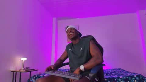 ethan travis online show from September 30, 5:45 pm