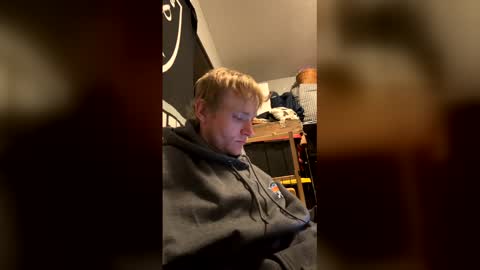 ethanbmx2001 online show from April 27, 10:35 am