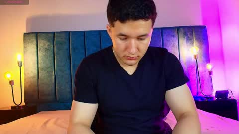 ethanconnor_ online show from April 18, 12:07 pm