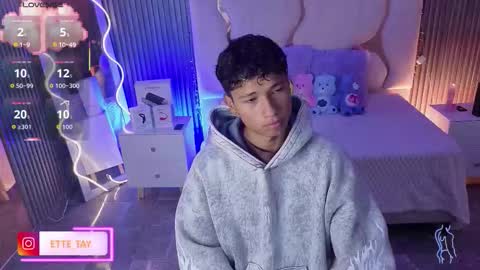 ette online show from February 3, 3:15 am