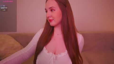 Snapshot of ettennayt chatting on October 22, 6:31 pm Hello I am AliseNext stream - 1700 GTM1 online show from October 22, 6:31 pm