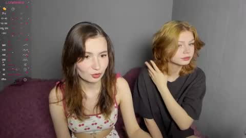 Veronica Tiia Lilith left to right online show from December 21, 9:54 pm