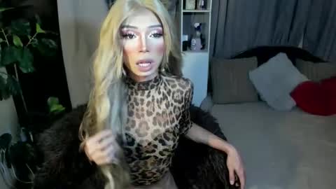 euphoric_goddess online show from May 23, 6:15 pm