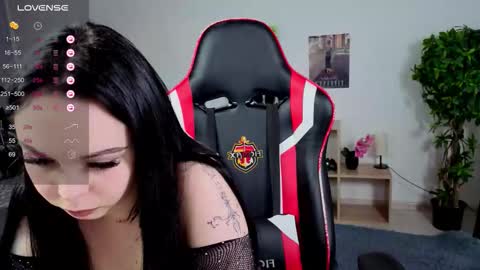 Eva  online show from February 9, 6:43 pm