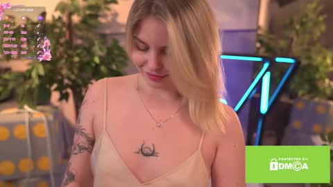 Evienne online show from December 16, 3:40 pm