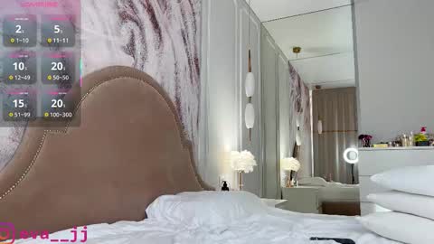 Snapshot of eva_j chatting on September 22, 3:10 am Free toy control in pvt online show from September 22, 3:10 am