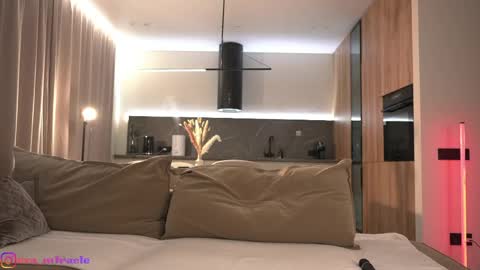 Eva online show from April 24, 9:17 pm