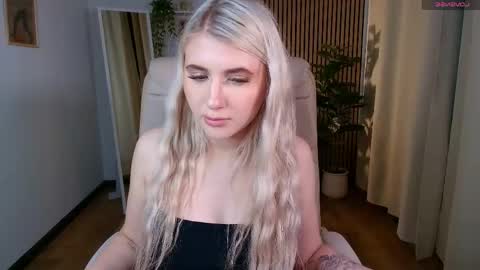 Eva  online show from June 3, 2:03 am