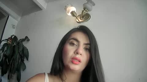 Snapshot of evacollins12 chatting on February 4, 10:34 pm evacollins12 online show from February 4, 10:34 pm