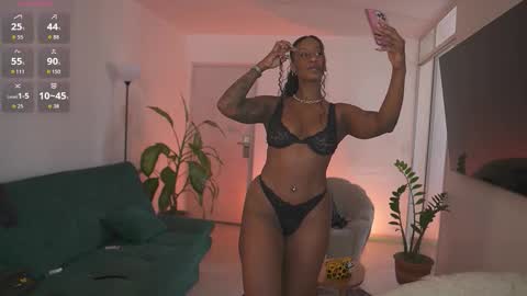 evajacksss_ online show from March 19, 7:30 pm