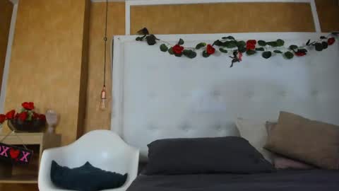 evamilf24 online show from April 20, 12:30 pm