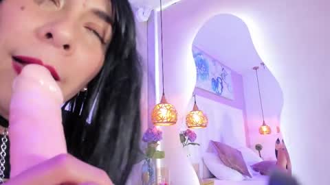 evamillins online show from February 25, 7:31 am