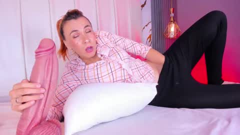 evamillins online show from March 10, 4:50 am