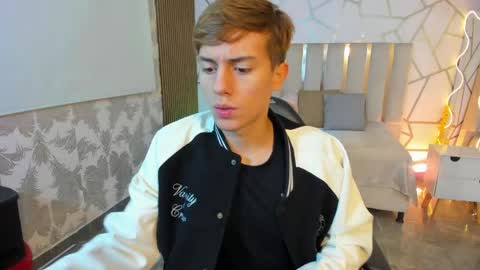 evan_tay online show from April 21, 3:02 am