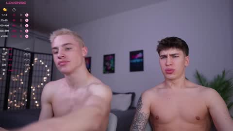 evan_white_ online show from January 16, 12:42 pm