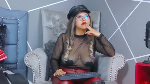 Miss Evangeline    online show from February 7, 3:13 am