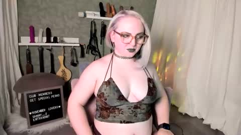 Evan Harlowe online show from December 17, 11:33 pm