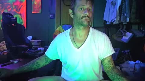 evansdan4422 online show from October 4, 7:00 pm