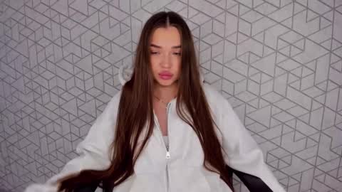 E V A  online show from February 4, 10:10 am