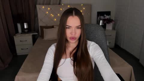 E V A  online show from December 13, 7:04 am