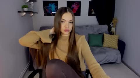 E V A  online show from January 14, 12:24 pm