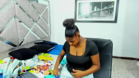 Eva And Emmanuel online show from March 23, 1:05 pm