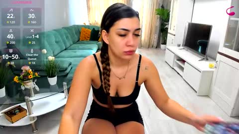 eveeevian online show from November 25, 10:25 am