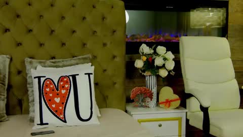 EveHamilton online show from February 11, 9:25 pm