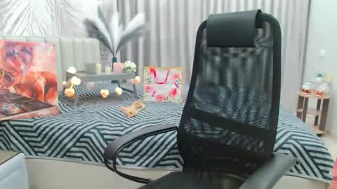 evelove online show from March 31, 7:03 pm