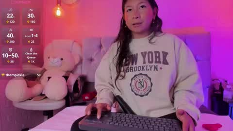   online show from October 25, 8:20 pm